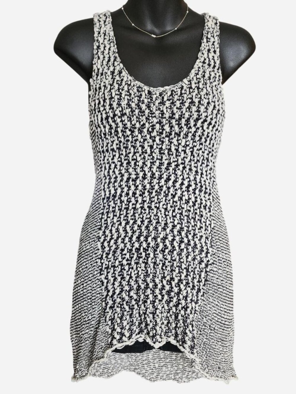 Cabi black & white knit sleeveless deep v-neck tunic / cover-up